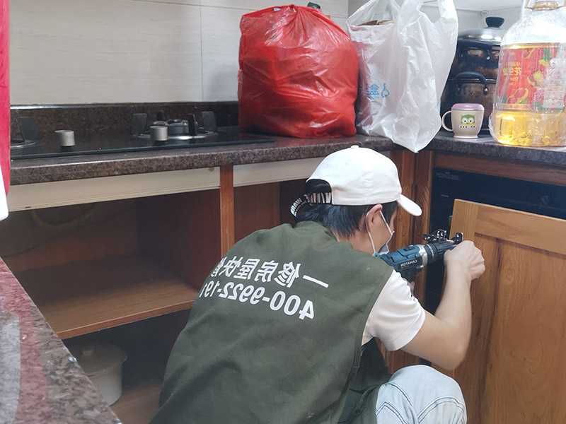 實木家具油漆修補師傅工人常用的修補技術(shù)_家具補漆調(diào)色技巧