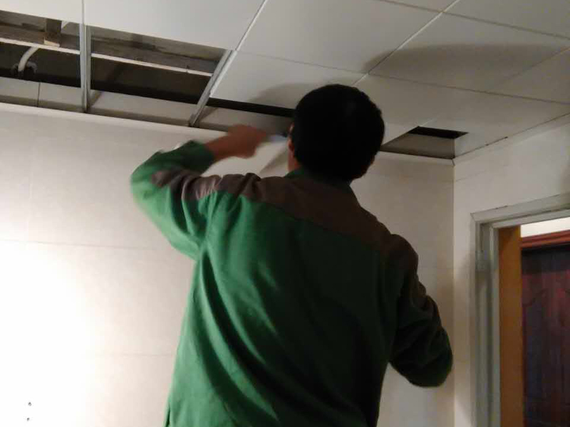 浴霸安裝方法詳解，浴霸位置應(yīng)位于人背